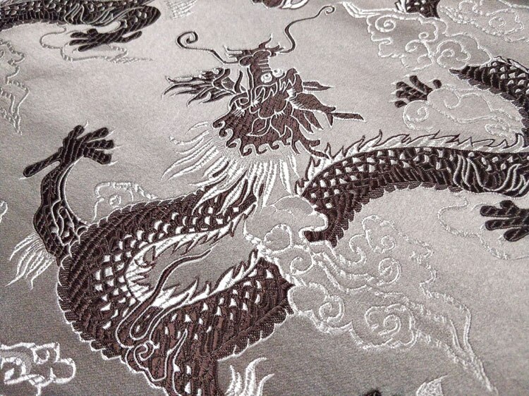Neue Chinesische Seide Brokat Cheongsam SchöNe Cos Seetang Anzug Tuch Hochzeit Kostüm Stoff Kissen Abdeckung Eleganz Grau Riesige Drachen