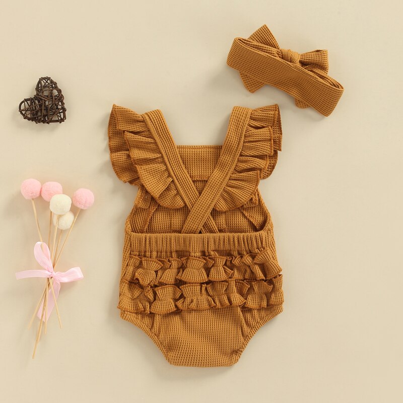 Baby-bodys für mädchen und jungen mit blumenmuster, rüschenärmeln, druckknöpfen bin saum und einfarbigen haaraccessoires, 2- teiliges sommer-einstellen