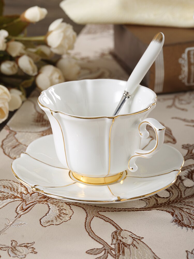 Royal Classic Bon China Ceramic Coffee Cup Saucer Set Luxury Handmade Ceramic Coffee Cups Sets White Porcelain Cups E8