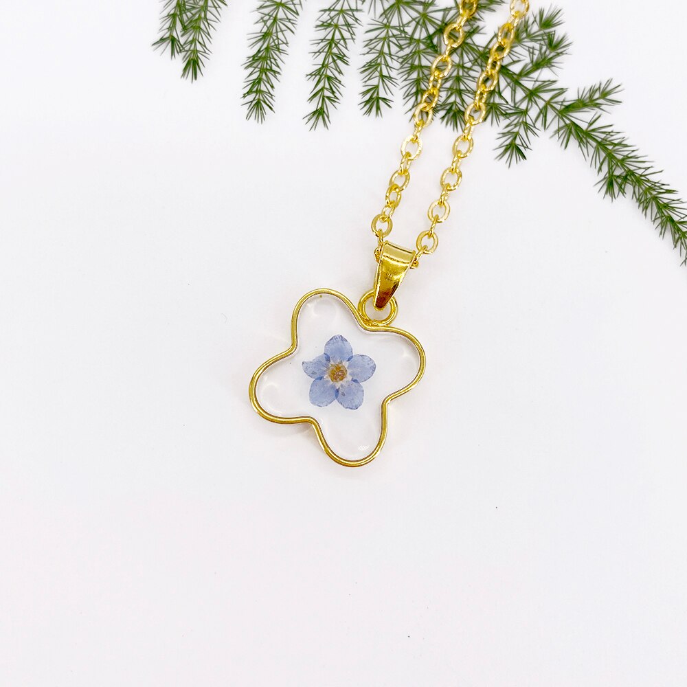 dimenticare me non Pendenti E Ciondoli Del Pendente Della Collana di Fiori Secchi Reale asciutto Fiori Boho dell'oro Della Catena Della Collana per Le Donne del Regalo Della Ragazza Gioelleria Raffinata E Alla Moda: Four-leaf clover