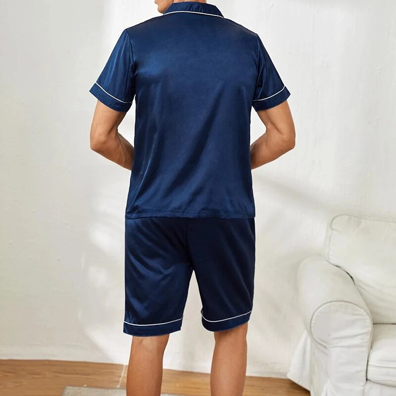 Neues Herren Satin- Schlafanzug einstellen für Sommer lässig Pijama Taste Nieder Tasche Kurzarmhemd mit kurze Hose Salon tragen Nachtwäsche einstellen
