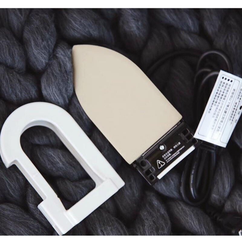 Portable handheld iron Home small mini folding travel clothes hanging ironing machine