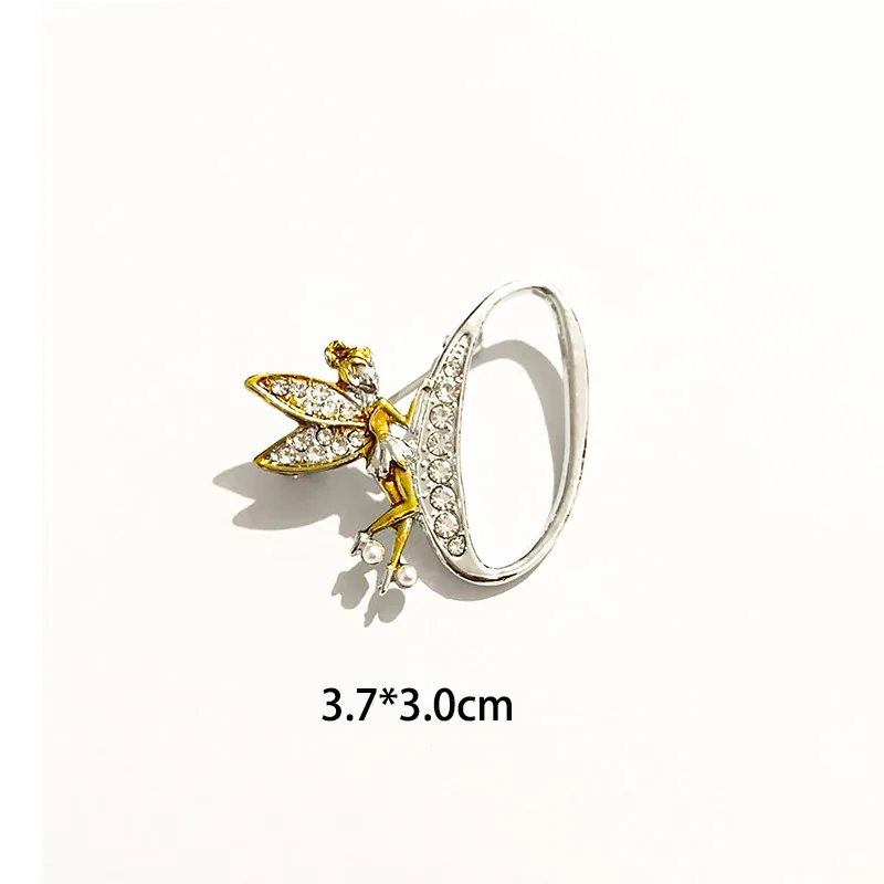 Broche de 26 letras de Ángel de cristal de lujo para mujeres y hombres, diamantes de imitación de A a Z, alfileres para Collar con iniciales de elfo, de , accesorios de joyería