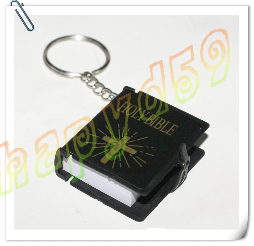 1pcs English Christian Gospel Christmas crafts mini bible keychain God day school supplies key ring souvenir