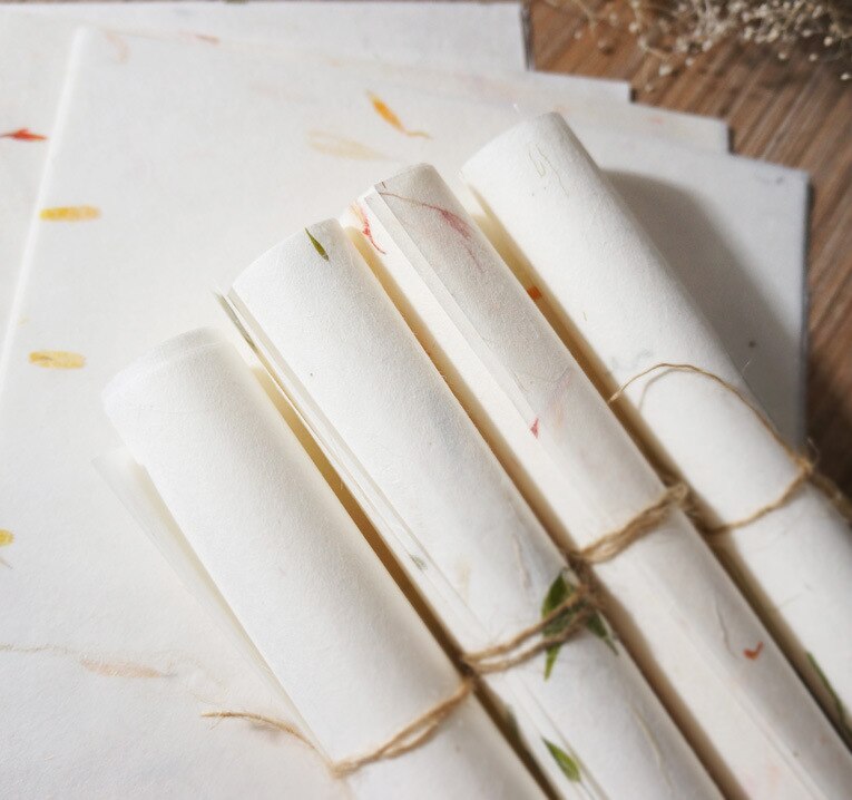 Liten størrelse håndlaget kinesisk kalligrafi papirfiber xuan papir brevpapir xuan zhi håndverk papir blomster og teblader