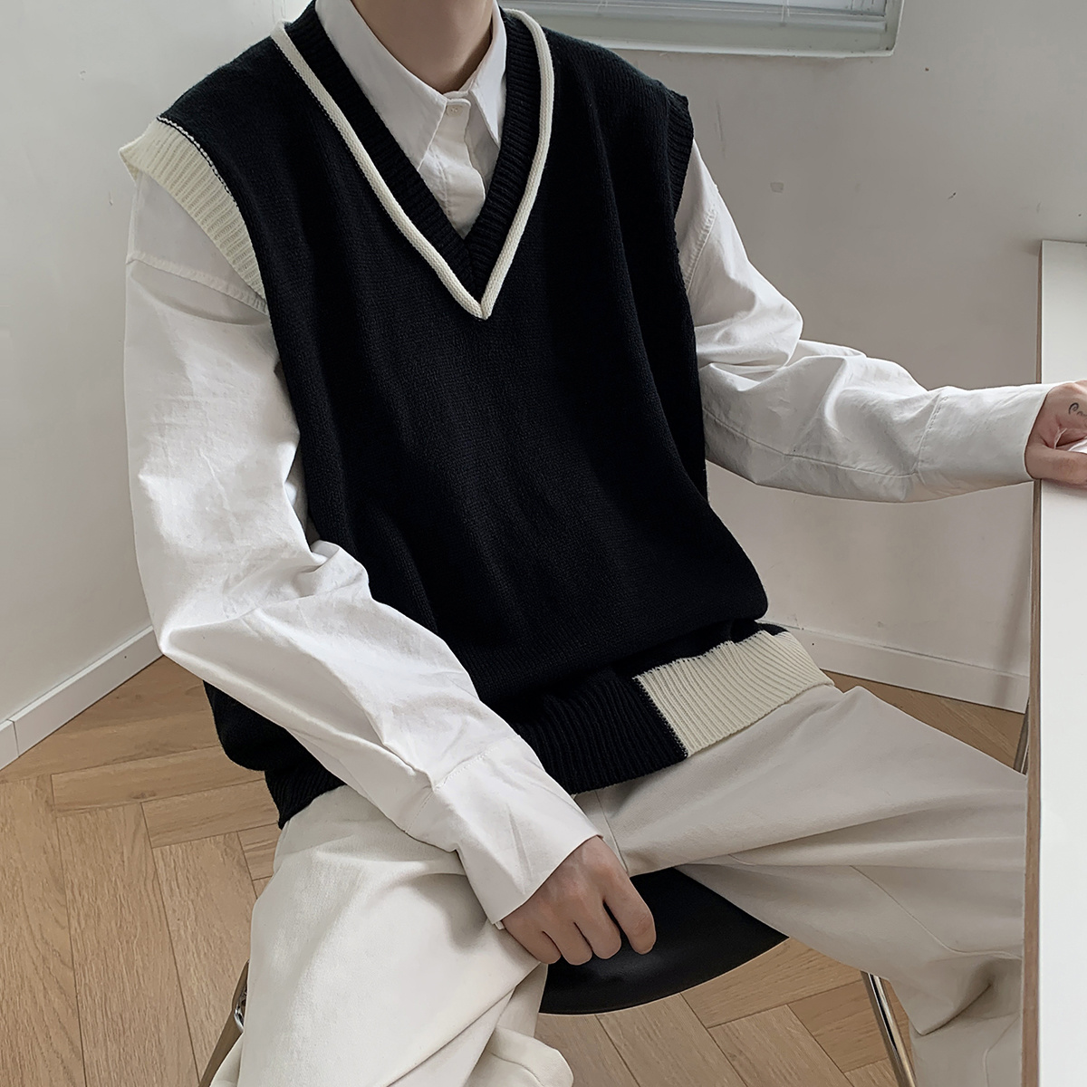 Green Black V-neck Sweater Vest Men Warm Casual Knitted Pullover Men Korean Clothes Loose Casual Sleeveless Sweater Mens: Black / S