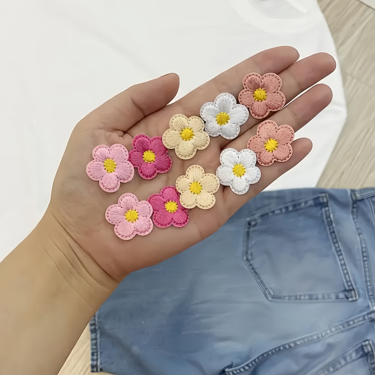 10 unids/lote 2,3 cm parches de flores pequeñas parche bordado hierro en tela apliques insignia para manualidades de costura DIY accesorios de ropa