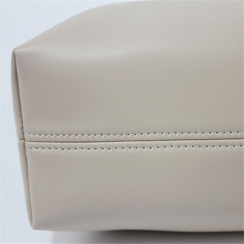 The latest lady's Stylish South Korean one-shoulder underarm bag soft skin fresh and unique underarm bag