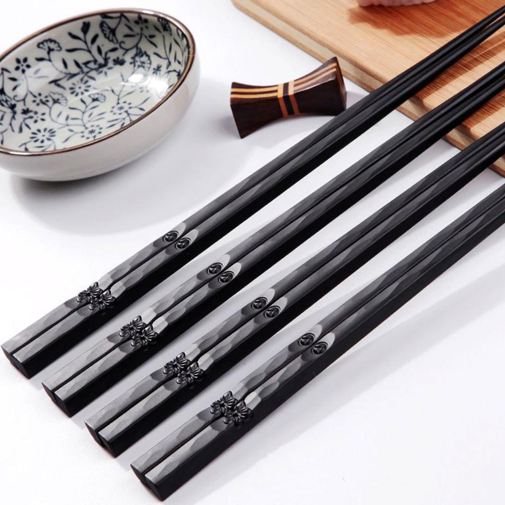Un par de palillos chinos negros de aleación con flor de cerezo, antiadherentes, japoneses, para en casa y Sushi