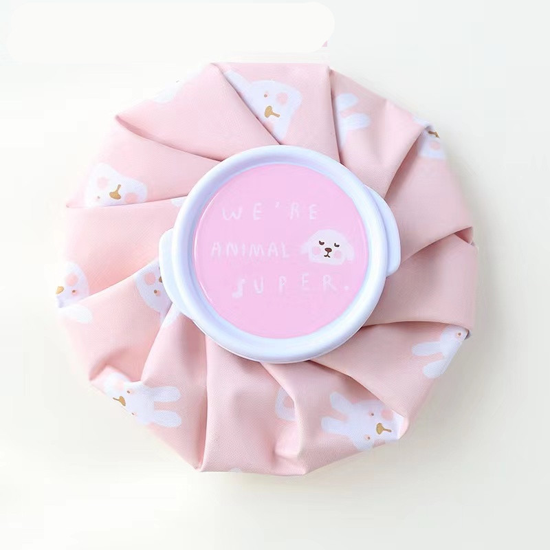 Un lindo bolso de compresa fría y de dibujos animados para un uso repetido en paquetes de hielo de enfriamiento para niños llenos de agua doméstica: Rosa