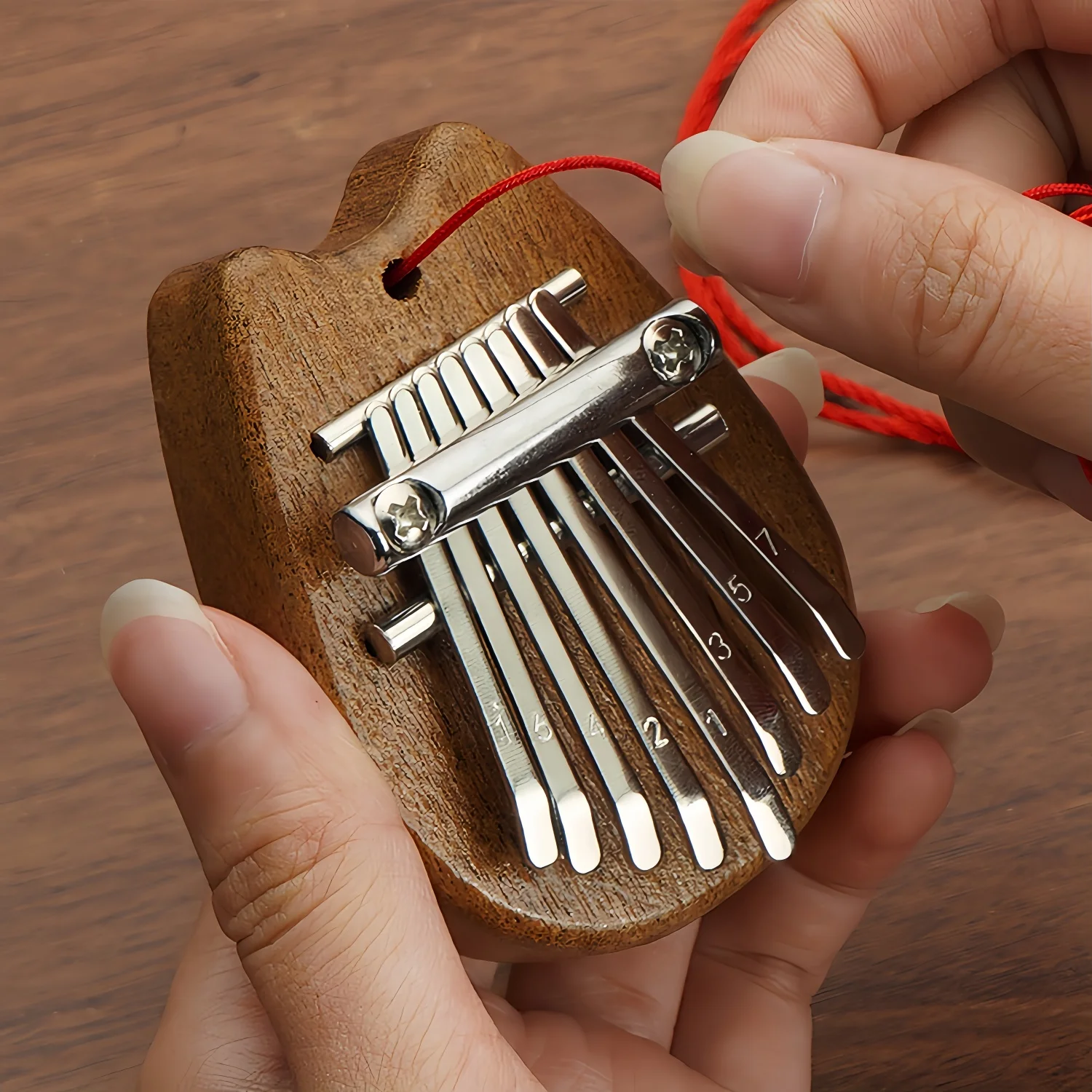 Kalimba de poche portable à 8 touches en métal, piano à pouces, jouets musicaux, réduction de la pression, intérieur du maire, pour enfants et adultes
