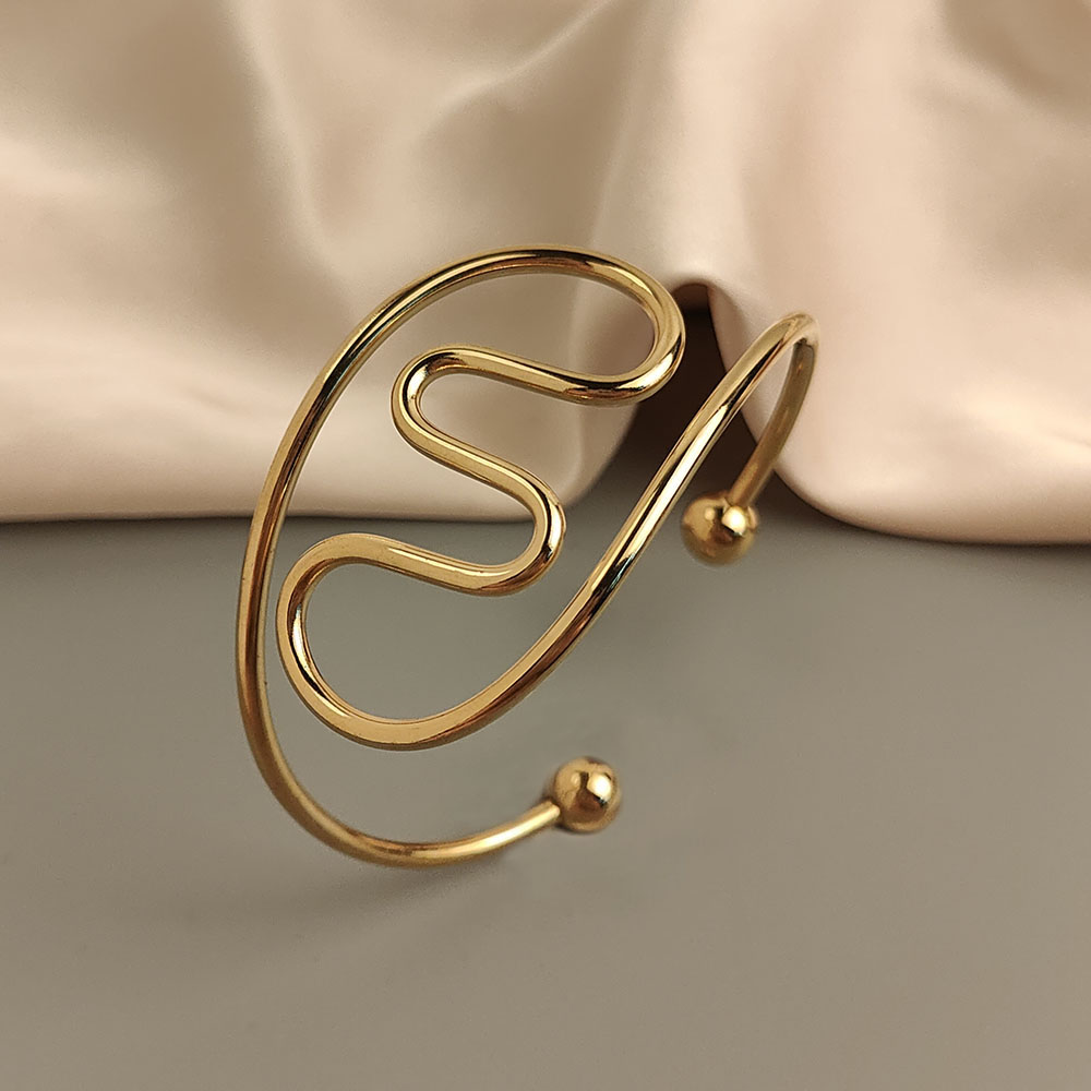 Uforgyldte damearmbånd med uregelmæssig form, meget vandtætte metalarmbånd, festsmykker: Forsølvede