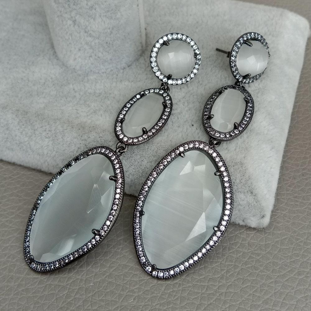 White Cat Eye Zirconia Pave Rand Gunmetal Stud Oorbellen Voor Vrouwen