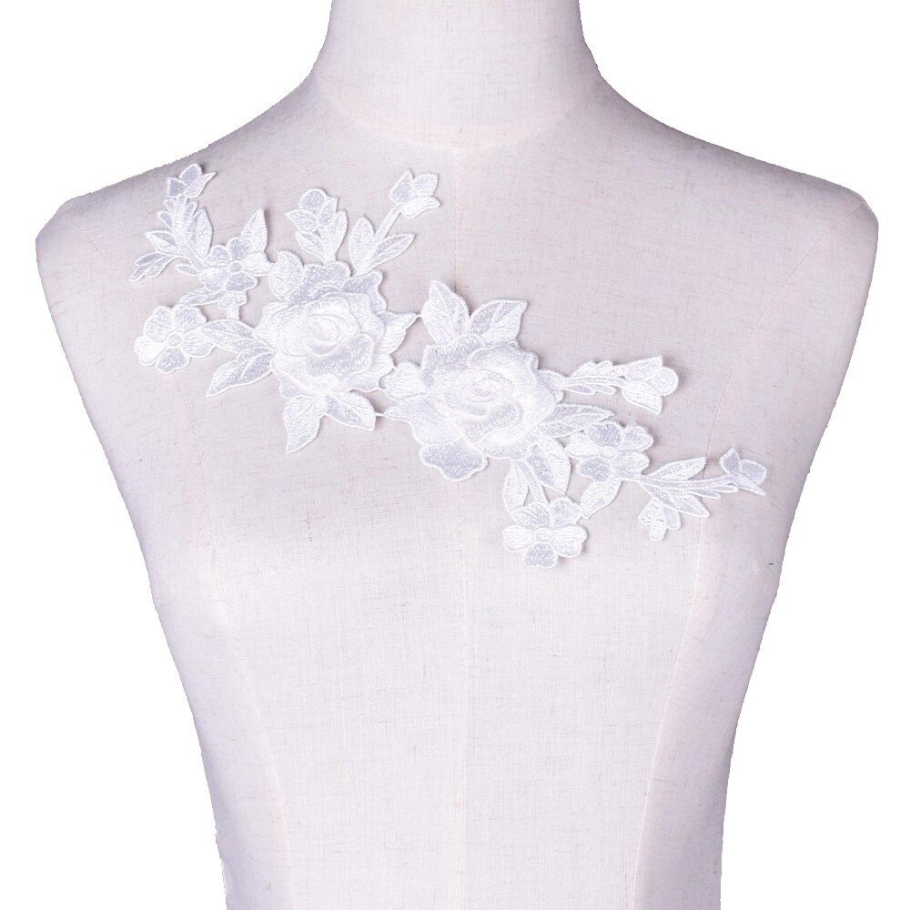 1Pc Zwart Wit Bloem Borduren Patch Heat Transfers Naai Op Patches Kant Stof Voor Kleding Kleding Decoratieve Applicaties: White