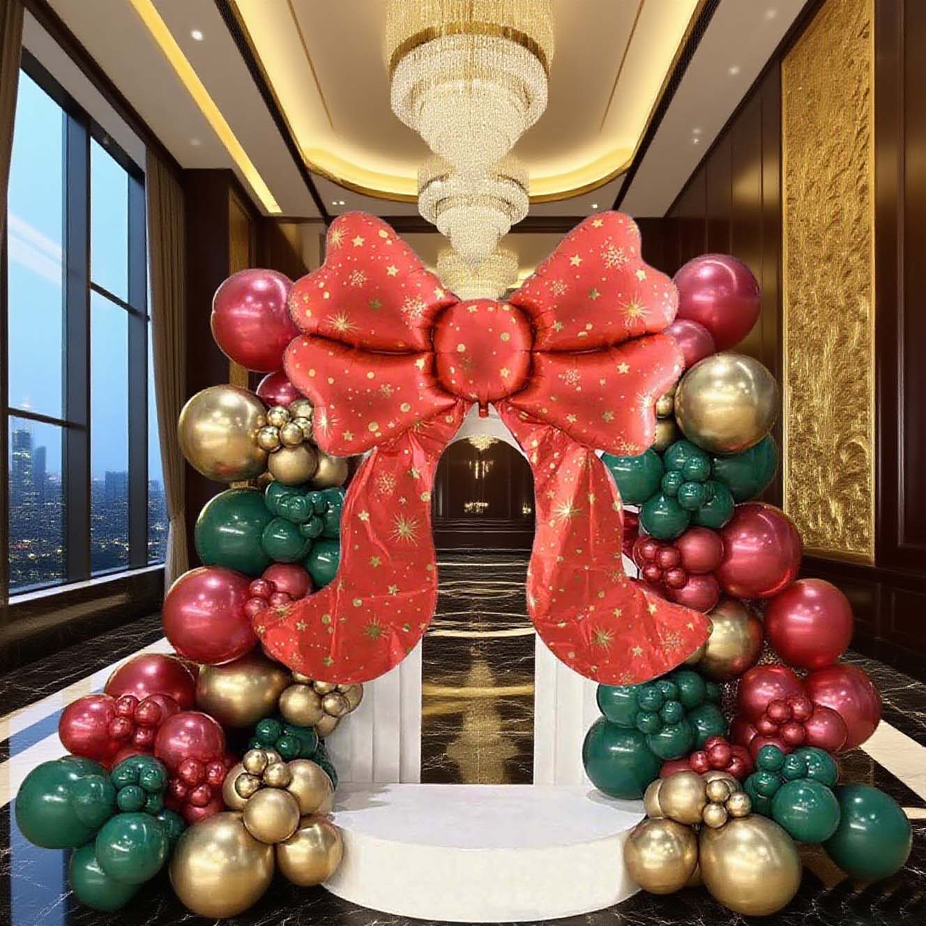 Set de decoración navideña y de Año , globos de látex rojos, verdes y dorados para un feliz Navidad y Año .