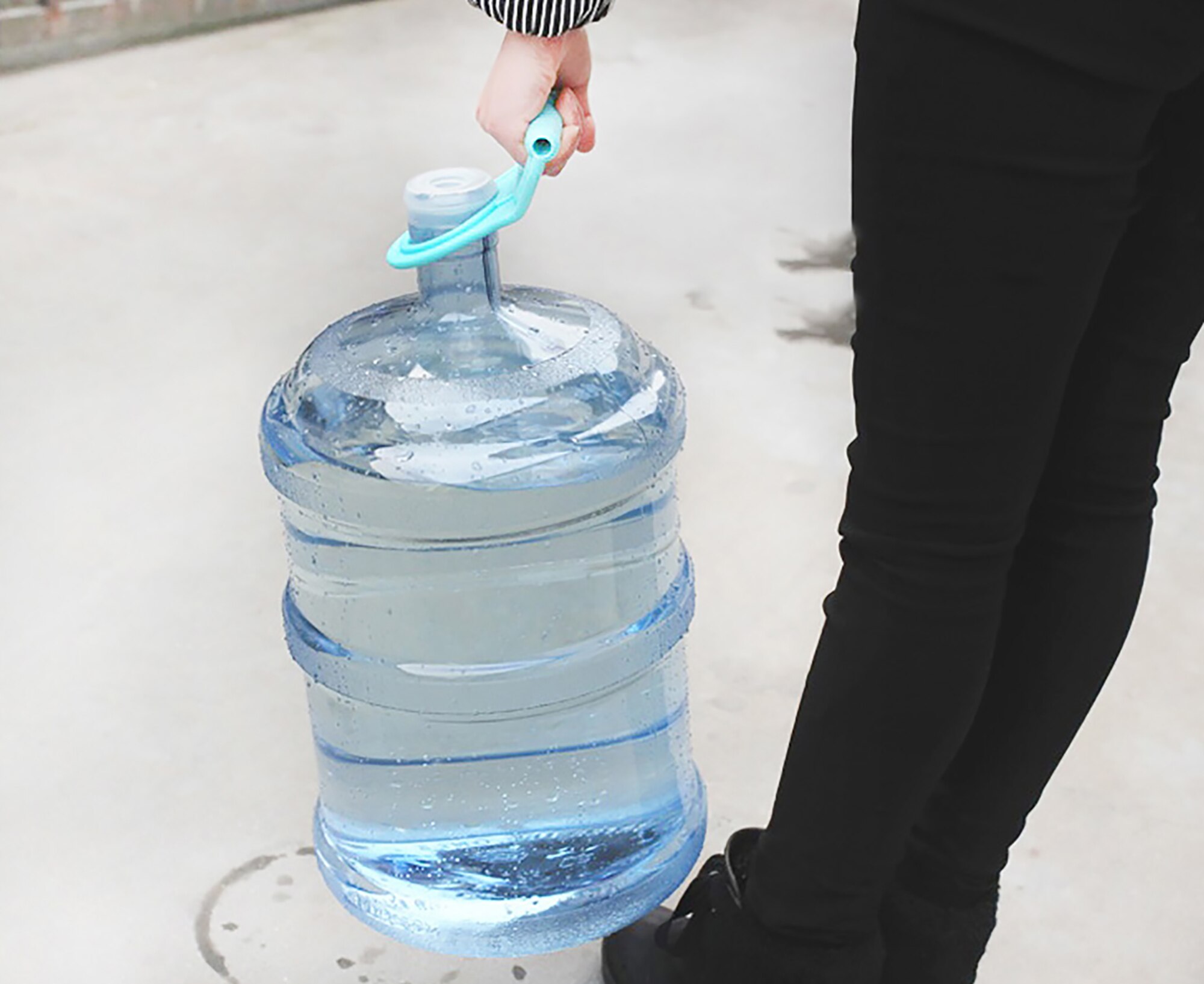 1PC de plástico ASA para botellas de agua de ahorro de energía más grueso agua manejar cubo de agua dispositivo de elevación llevar embotellada dispositivo de bombeo de colgar