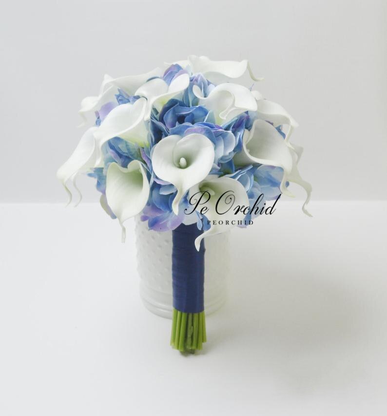 Peorchid classic hortensia calla lilje brudebuket blå hvid landlig bryllup blomster til bruden buket