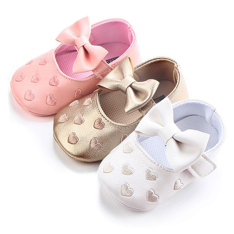 Grote boog borduurwerk liefde pu lederen baby meisje schoenen non-slip zachte zolen schoeisel voor pasgeboren wieg schoenen peuter meisjes schoenen
