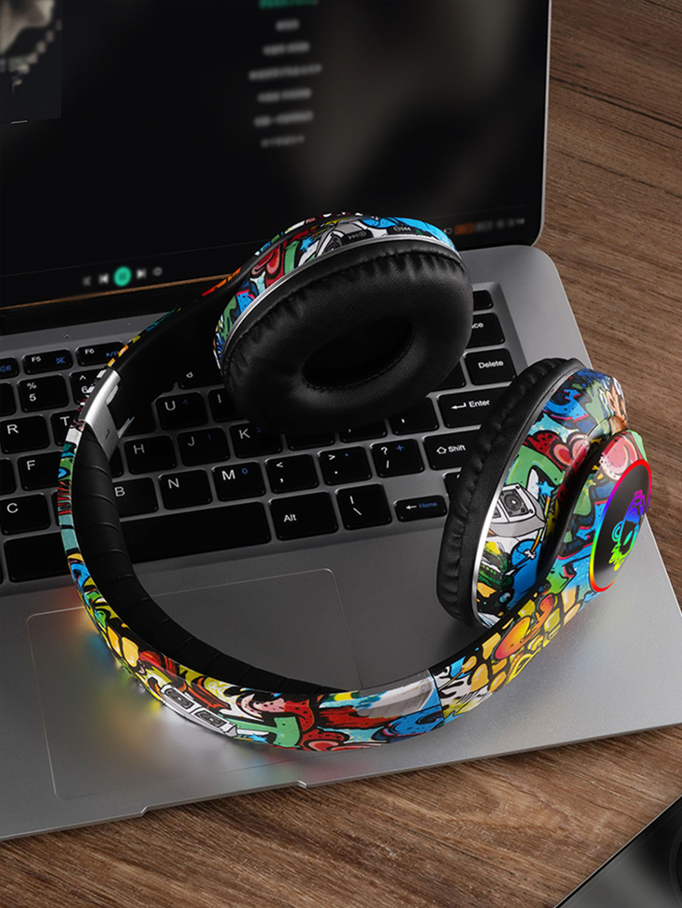 Moda dobrável fone de ouvido bluetooth, design graffiti, botão conveniente integrado, luzes de cor legal fone de ouvido bluetooth