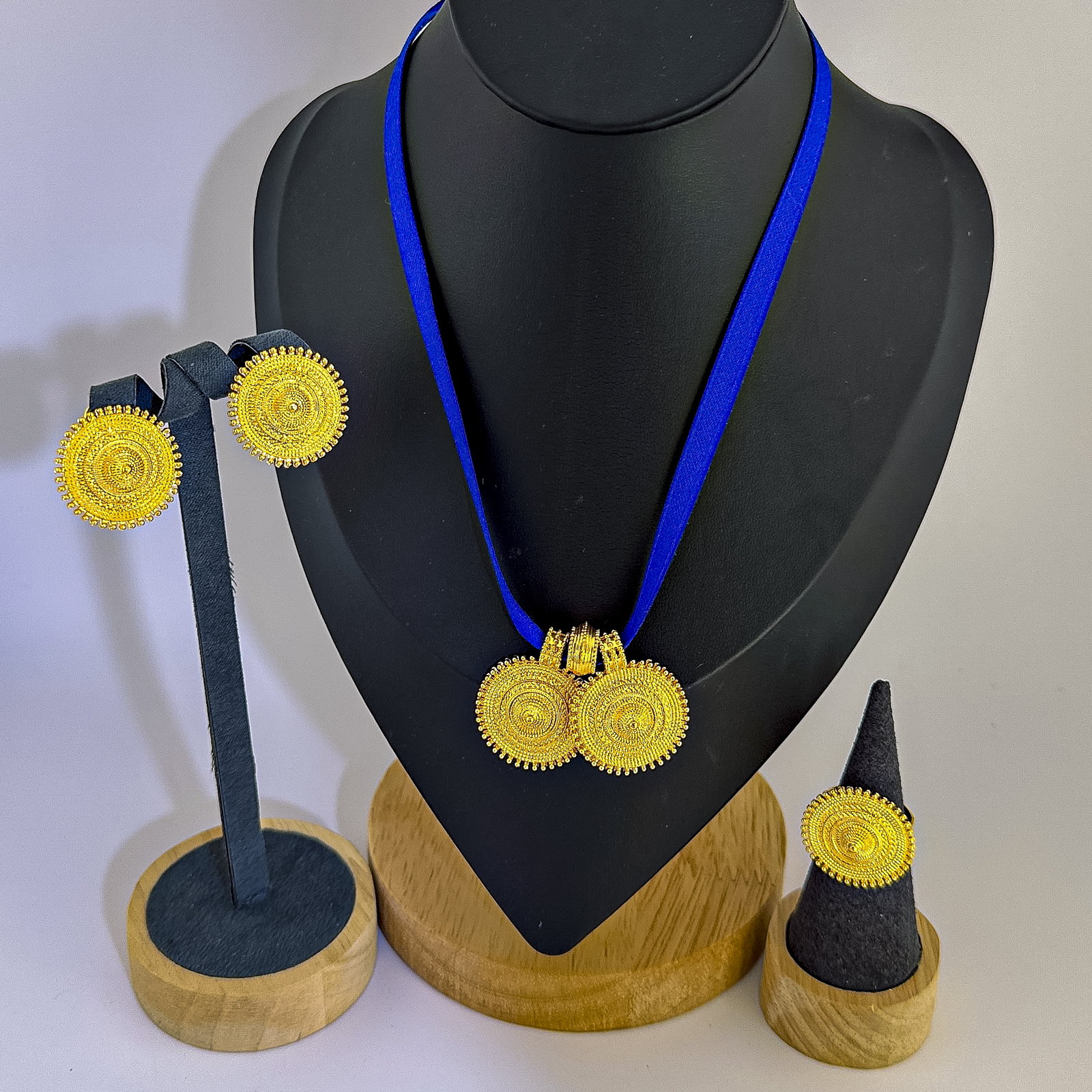 Ensemble de bijoux plaqué or 24 carats pour femme, collier ras du cou ruban noir, boucles d'oreilles, bague, pendentif, de fête pour les patients de mariage,: PLAQUÉ ARGENT