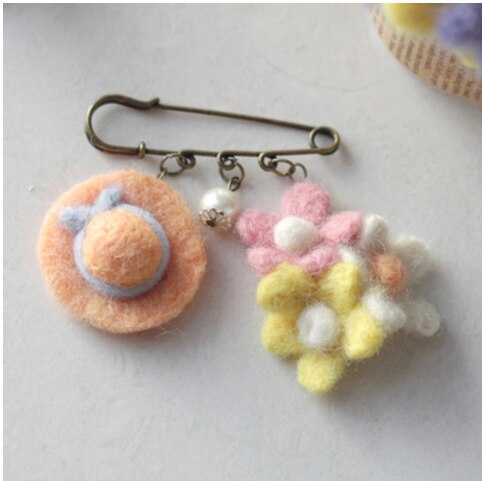 Doll's Brooch wool needlepoint kit wool felt needle felting pendant craft needlecraft DIY handmade: Light Yellow