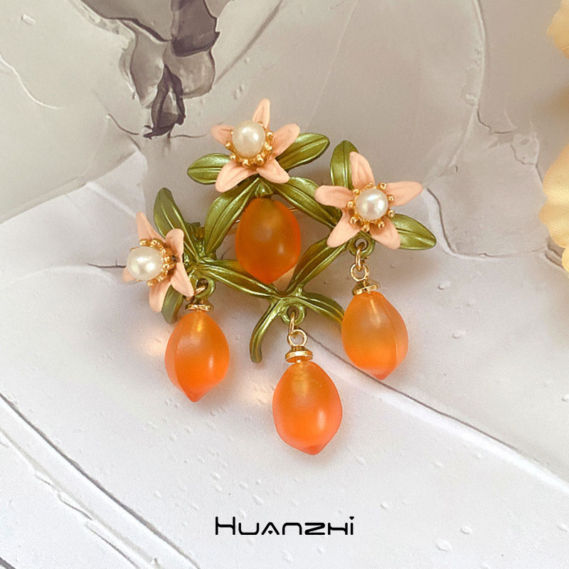 HUANZHI Retro Art Fruit Glazed Freshwater Pearl Leaves Orange Brooch for Women Men Overcoat Accessories Jewelry