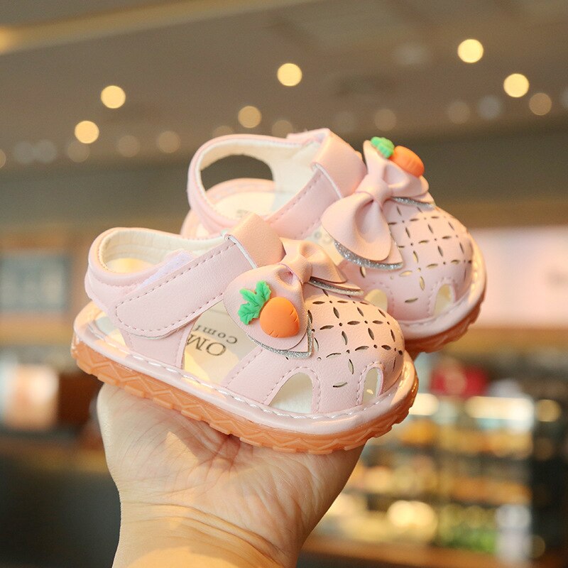 Verão sapatos de bebê meninas princesa sandálias proteção toe moda sandálias com o som 0-2 anos bebês sapatos da criança tamanho 15-19
