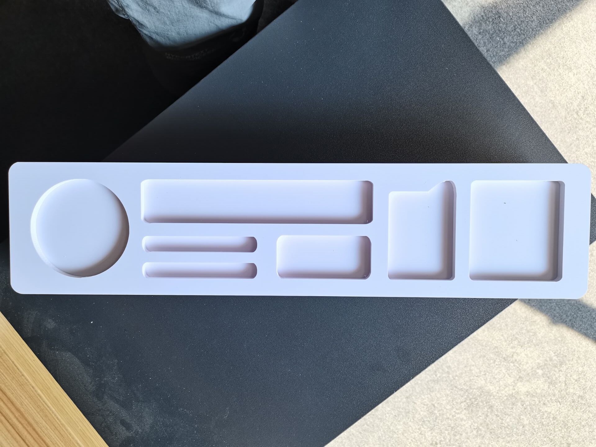 Pvc kontor skrivebord arrangør rack multifunktionelt bord papirvarer opbevaring hylde telefon penneholder tastatur kontor tilbehør: Skriv en