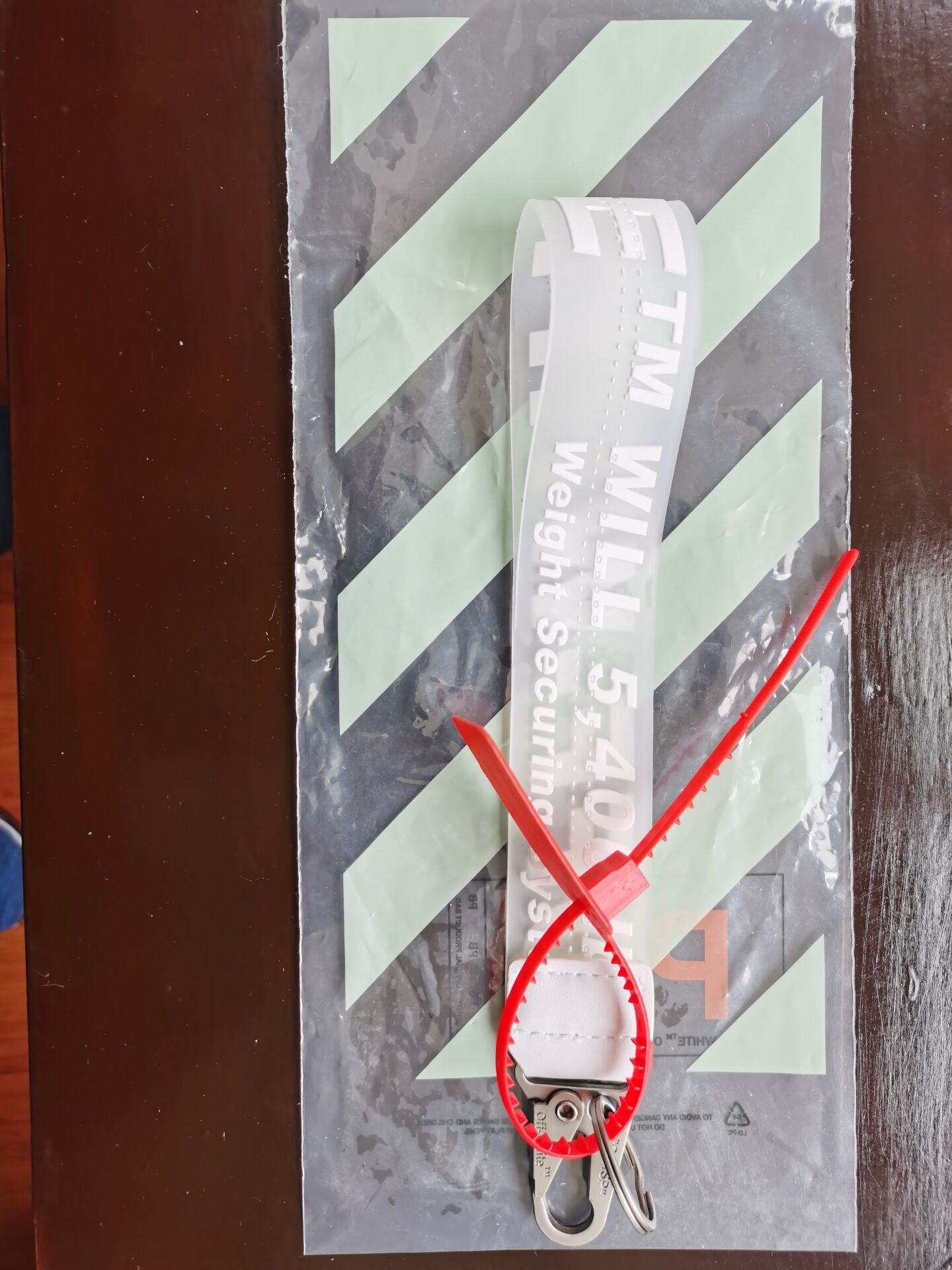 Off White Keychain Transparent PVC Jelly Letter Key Ring Jeans Waist Bag Mobile Phone Case Bag Camera Bag Pendant Key Chains: White