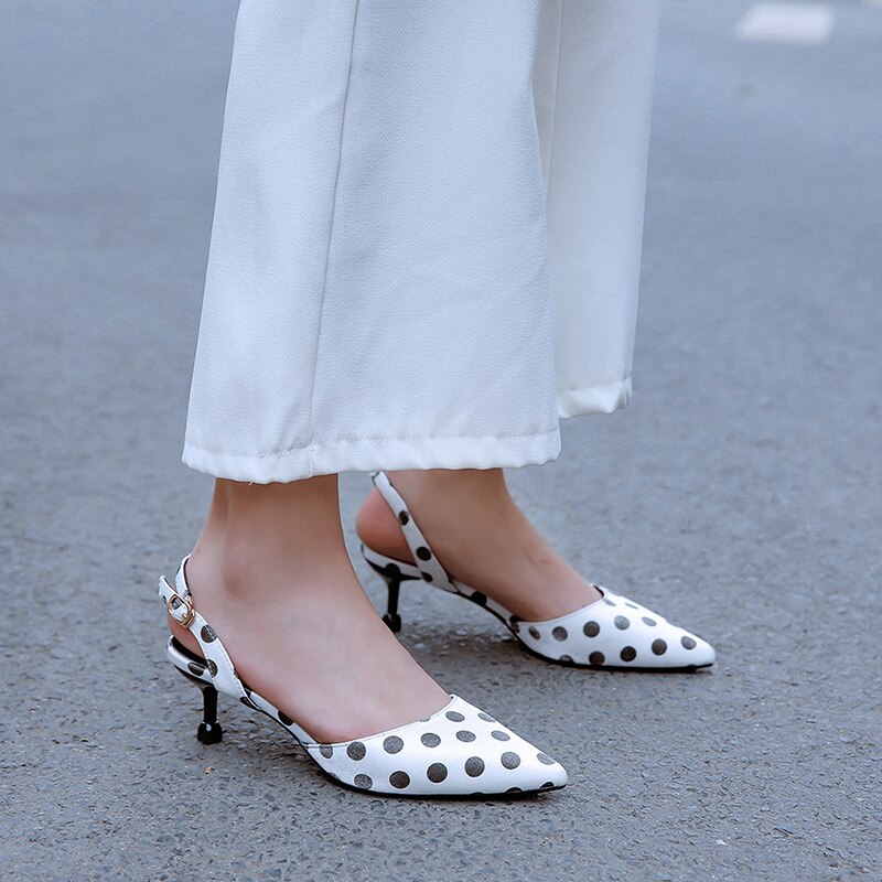 Sandały z jedwabiu w groszki damskie buty typu slingback damskie sandały na średnim obcasie z cienkimi palcami szpiczaste koturny plażbyć winnym japonki: Biały / 7.5