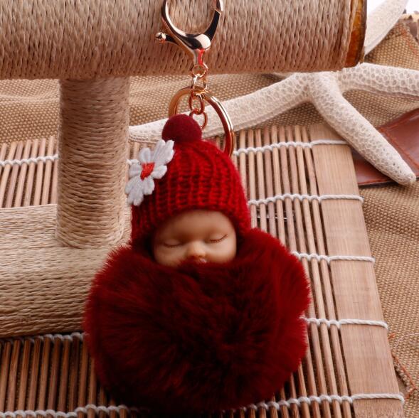Söta sovande baby docka nyckelringar för kvinnor väska leksak nyckelring fluffiga pom pom päls plysch nyckelringar: Vin, röd