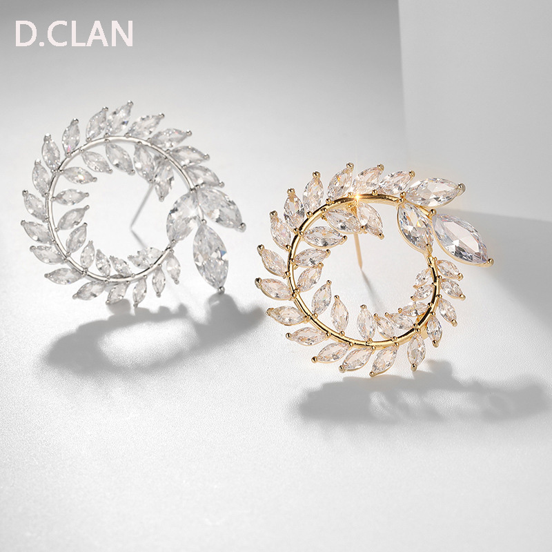 D.Clan schmuckbrosche aus zirkonia in olivenblattform, funkelndes accessoire für damen