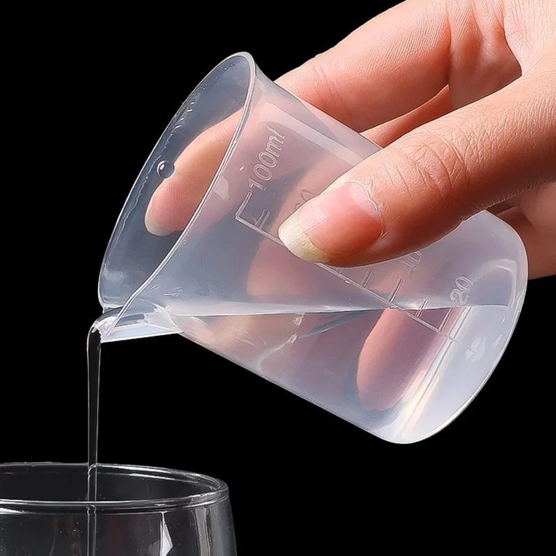 Contenitore per liquidi in plastica con misurino trasparente con scala Cilindro graduato Laboratorio scolastico Tazza di miscelazione Strumento da sbarra da cucina 100/50ML