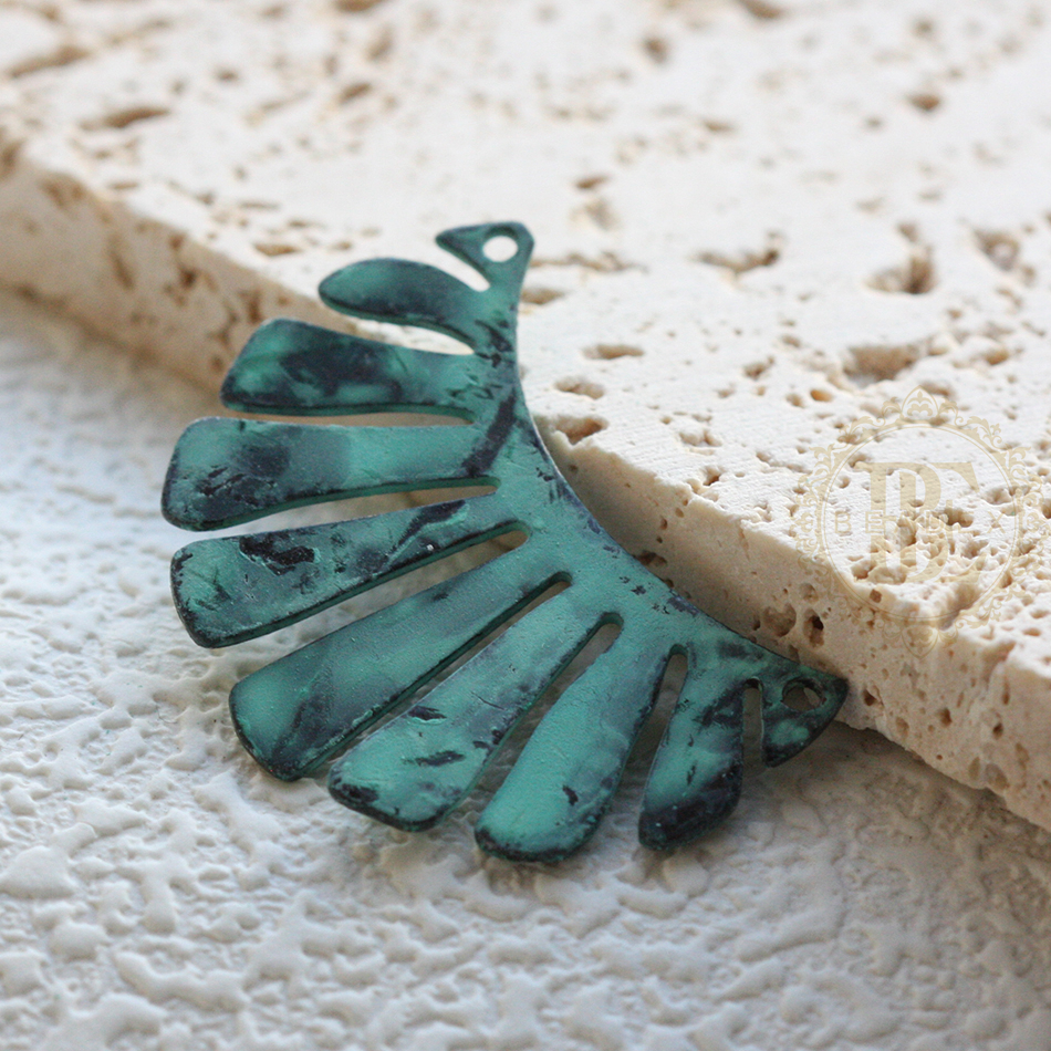 Een Stuk Handgemaakte Groene Patina Charme-Varieert Vormen En Grootte (Pta-C): Imitation Rhodium Plated