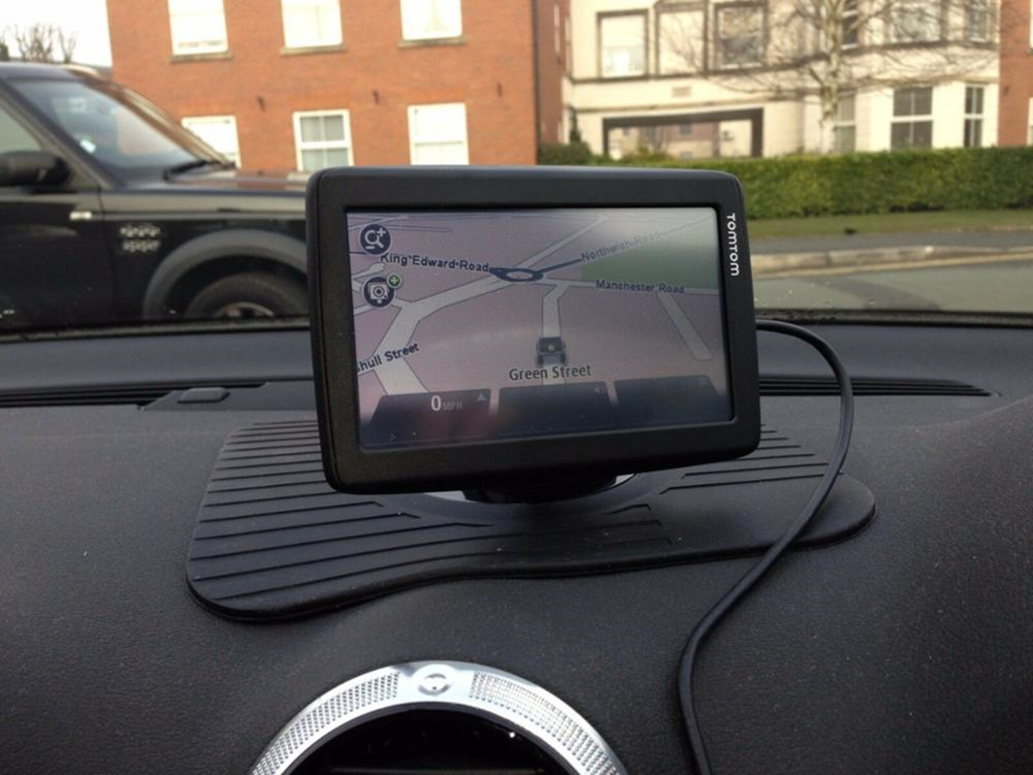 CAR MOUNT HOLDER DASHBOARD ANTI SLIP MAT SAT NAV FITS for small tomtom garmins And phones