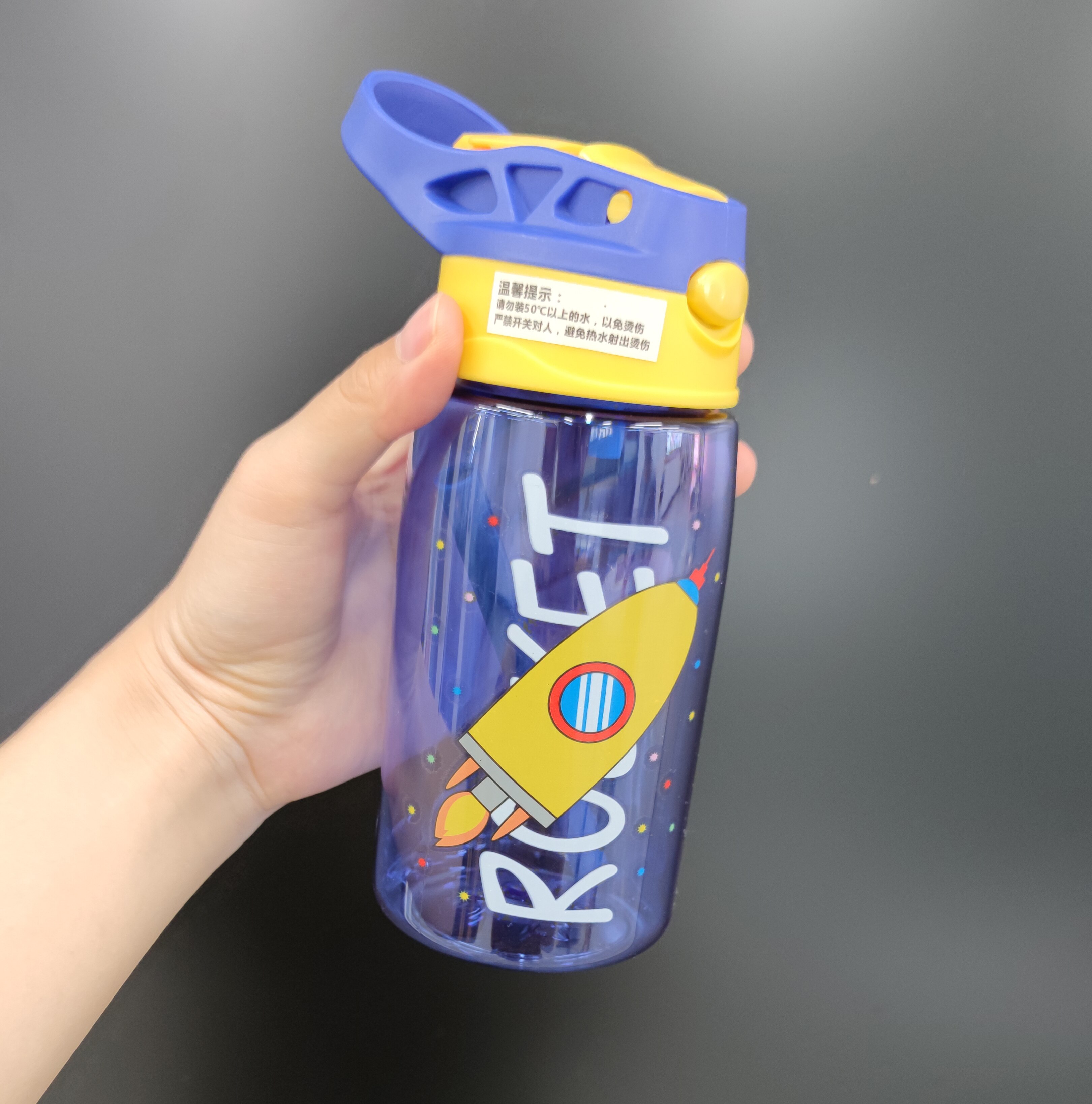 480ml novo estilo criativo crianças copo sippy estudantes shatter-resistente ao ar livre portátil pote de água copos de alimentação do bebê: Rocket