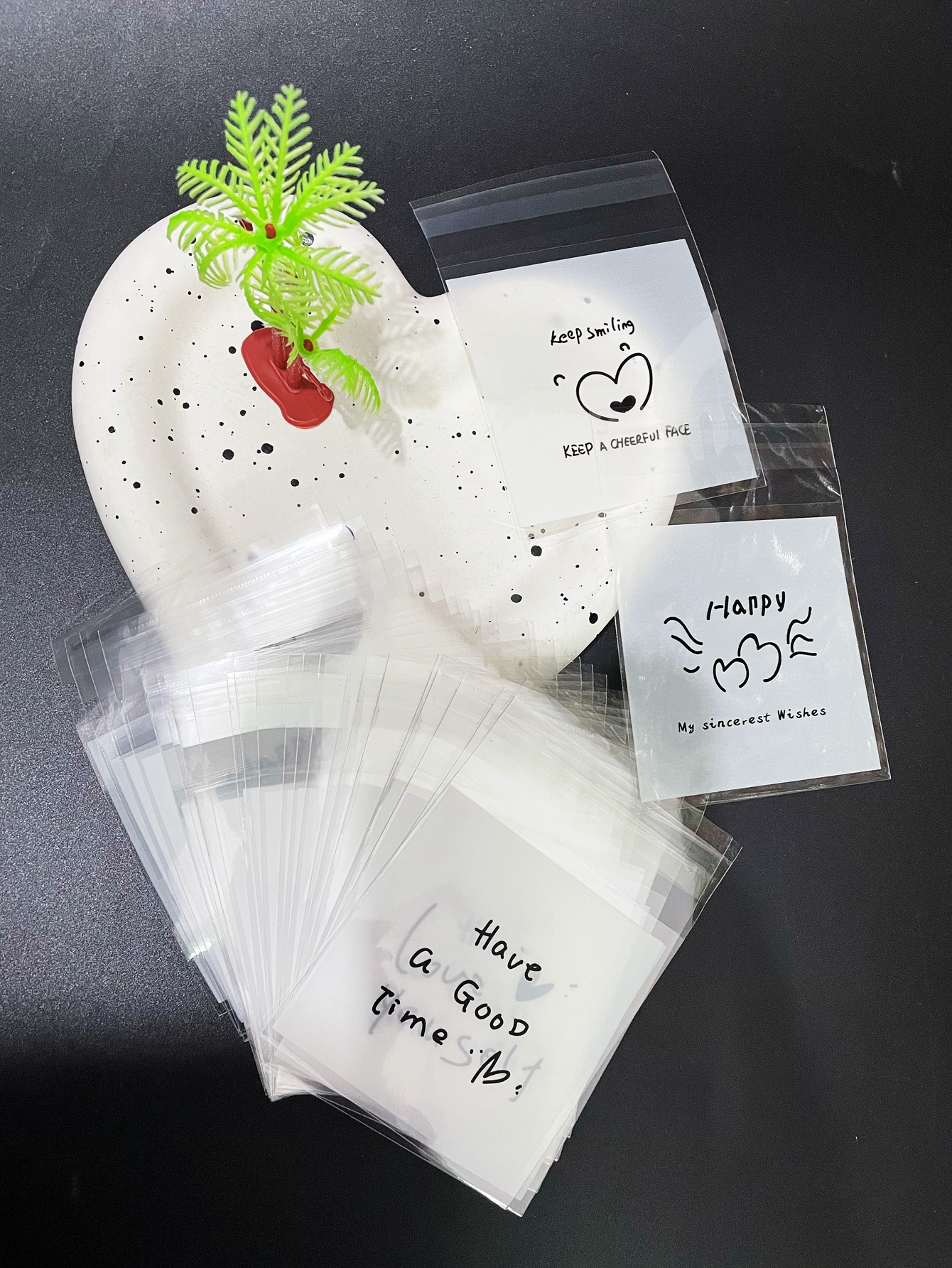 100pcs Lovely Doodle Black And White Small Wrap Opp Self-sealed Bag, Keep Smile, Have A Good Time Pattern Decor Bags