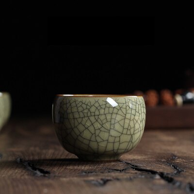 1 STKS Zes Kleuren Chinese Longquan Celadon Porselein Gaiwan ChinaTeacups Porseleinen Kom 100 ml China Thee Pot Celadon Crackle Theekopje: Yellow Iron