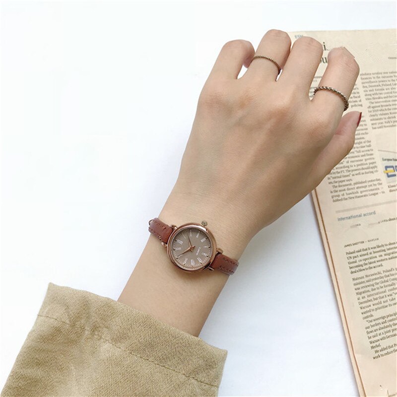 1 Pc Retro Bruin Vrouwen Horloges Kwaliteiten Kleine Dames Horloges Vintage Lederen Armband Horloge Vrouwelijke Klok