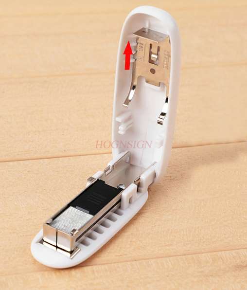 Grapadora de color caramelo mini portátil plegable que ahorra trabajo vinculante máquina de oficina suministros para estudiantes se pueden pedir 20 páginas
