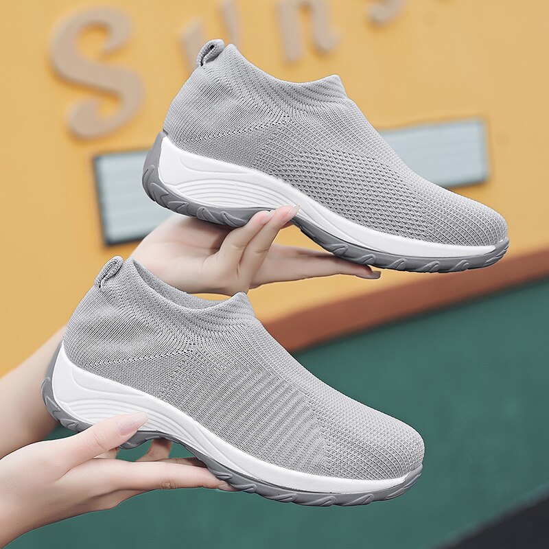 Women Casual Shoes Light Sneakers Breathable Mesh Summer knitted Vulcanized Shoes woman flats Shoes Flying net shoes