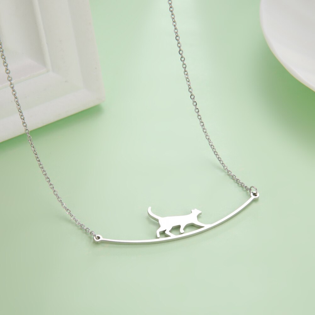 Cazador Cute Walking Cat Pendant Chain Necklaces Stainless Steel Jewelry Simple Cat Curved Choker Necklaces Women Party Wedding