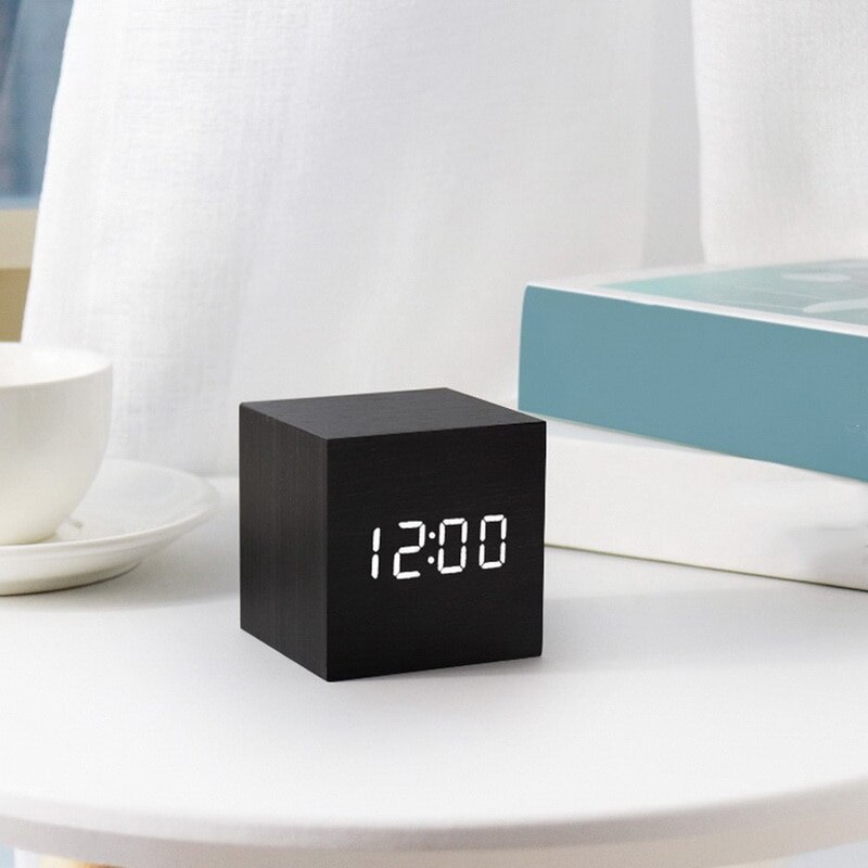 Kleine Quadrat Digitale Holz LED Wecker Holz retro glühen Uhr Schreibtisch Tabelle Dekor Stimme Kontrolle Schlummern Funktion Schreibtisch Werkzeuge