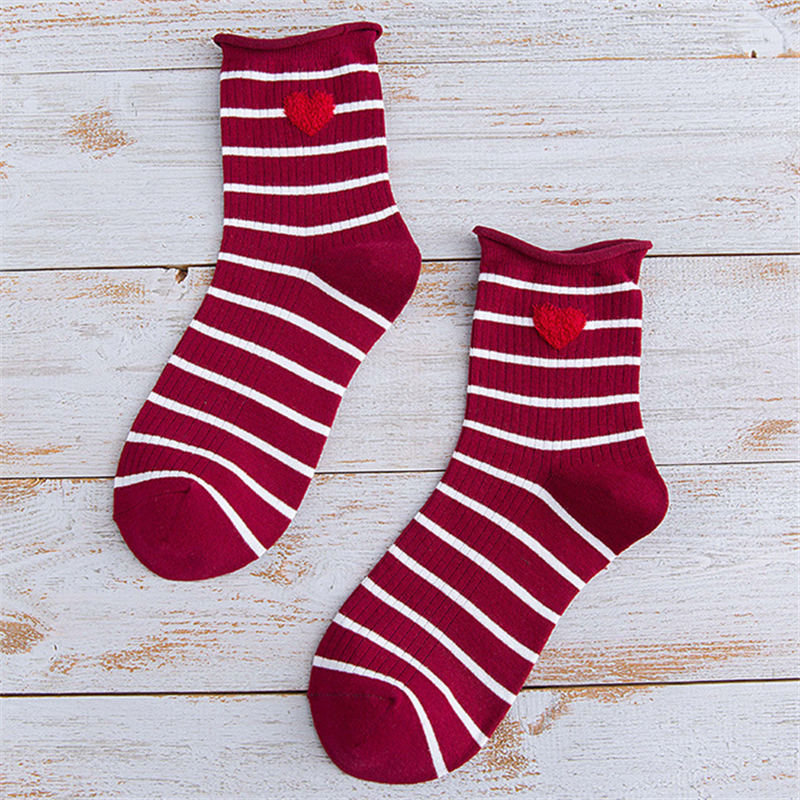 Autumn Winter Soft Cotton Striped Love Heart Women Socks Curling Piled Literary Loose Tube Japanese Kawaii Cute Socks: Red
