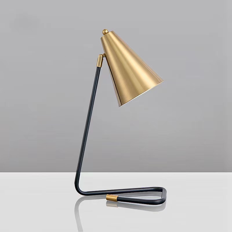 Moderne Metalen Slaapkamer Bureaulamp Hoorn Nachtkastje Bureau Lamp Nordic Eenvoudige Woonkamer Bureaulamp