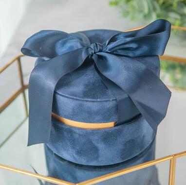 2Pcs Emboss Bloem Effen Kleur Ronde Fluwelen Geschenkdoos Bruiloft Verjaardag Party Opslag Snoep Ring Tie doos