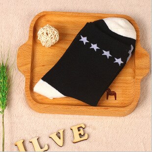 Korean version of spring and autumn women's socks black and white with stripes stars Harajuku style cotton socks tube socks: Burgundy