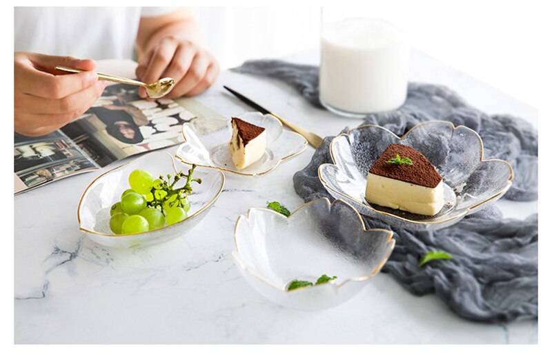 Tallerken med glasblomster, gylden kantplade, japansk kirsebærblomst lyserød glassmagsskål, underkop, snack, dessertskål