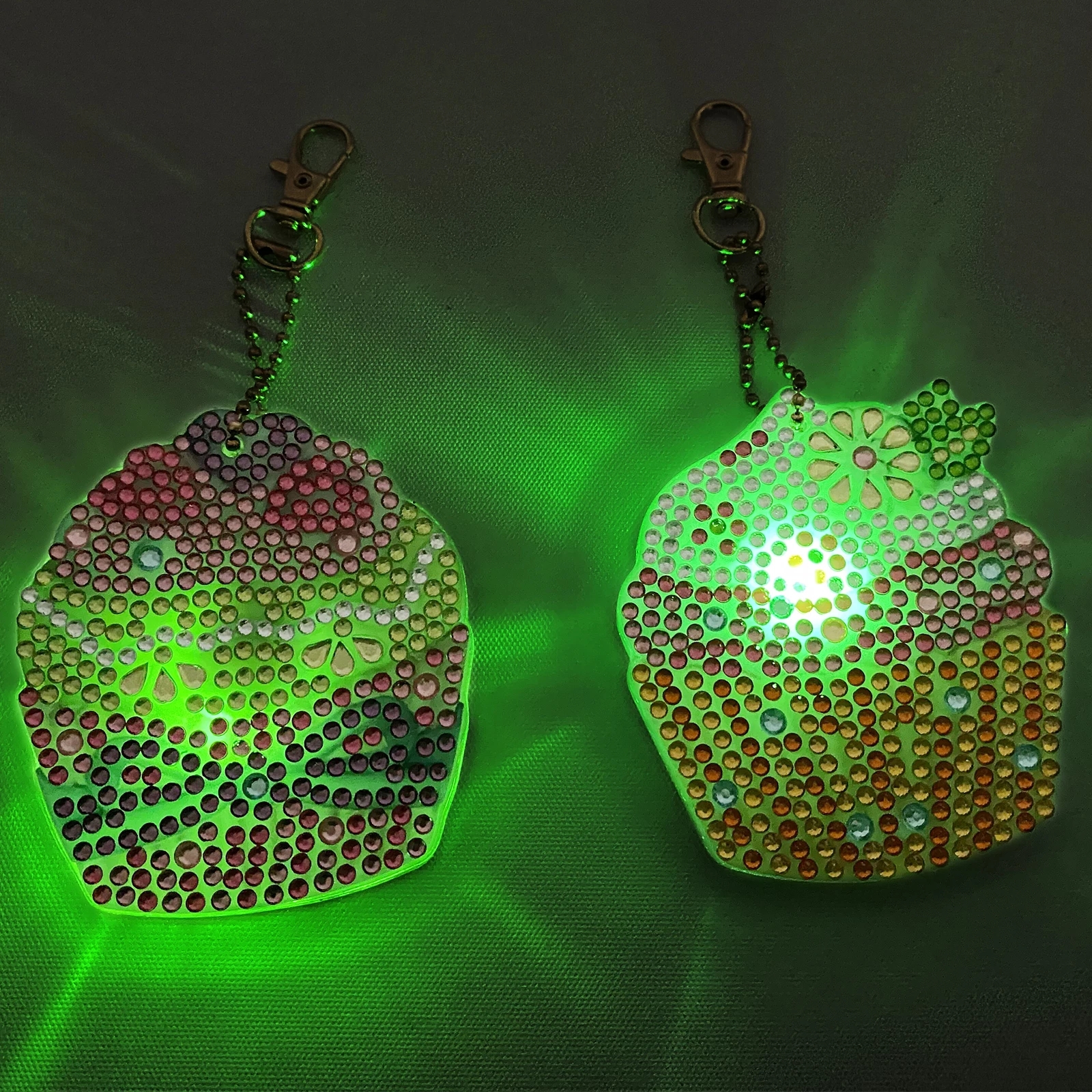 2 Pieces Of 5D Diamond Painting DIY Keychain Double Sided Full Diamond Butterfly Cake Luminous Pendant Bag Accessories Toys