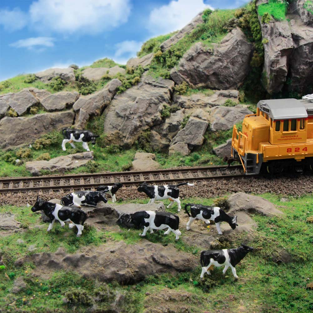 P8714 32pcs HO Scale painted Farm Animals Cows 8 different poses Model Railway